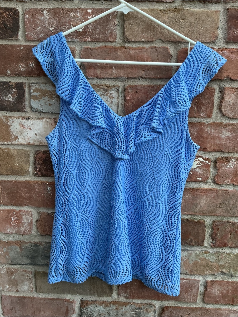 Lilly Pulitzer Blue Lace Ruffle V‑Neck Women’s Top size medium - Picture 3 of 3